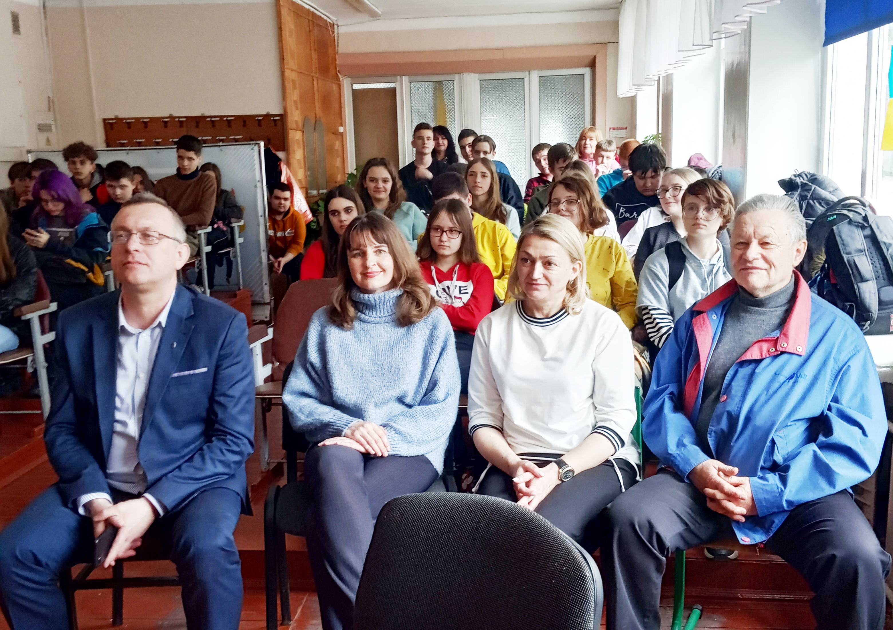 На зустрічі з учнями ЗОШ № 10 На зустрічі з учнями ЗОШ № 10